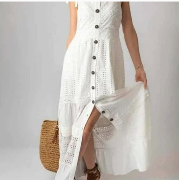 ADELYN RAE Janella Eyelet Lace Maxi Dress In White. Size Small - Picture 3 of 16